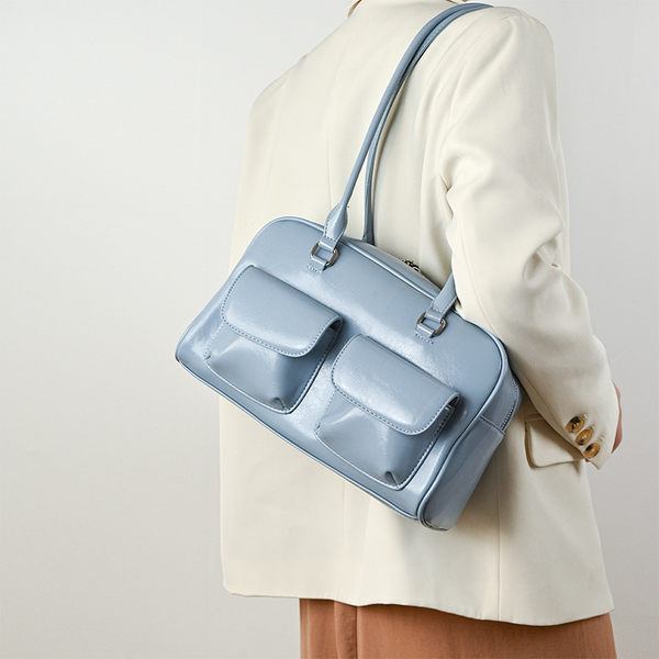 レザー調ダブルポケットショルダーバッグ