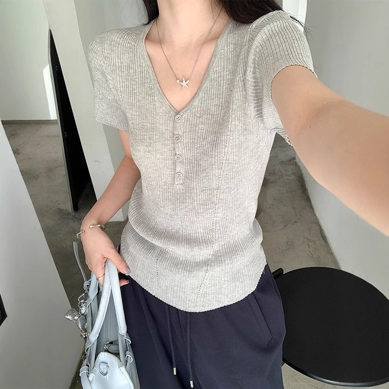 Vネックニットシャツ