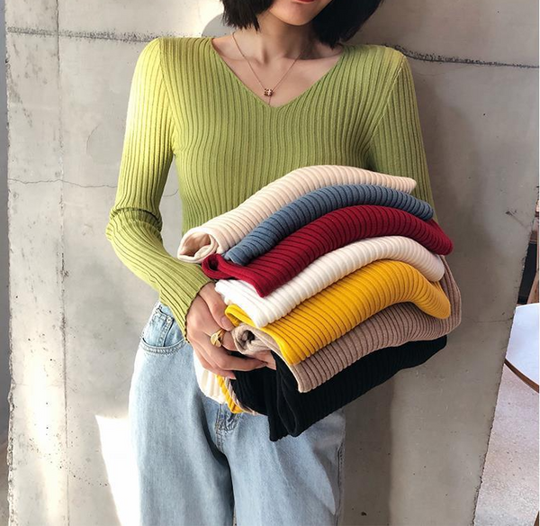 シンプルVネックニット