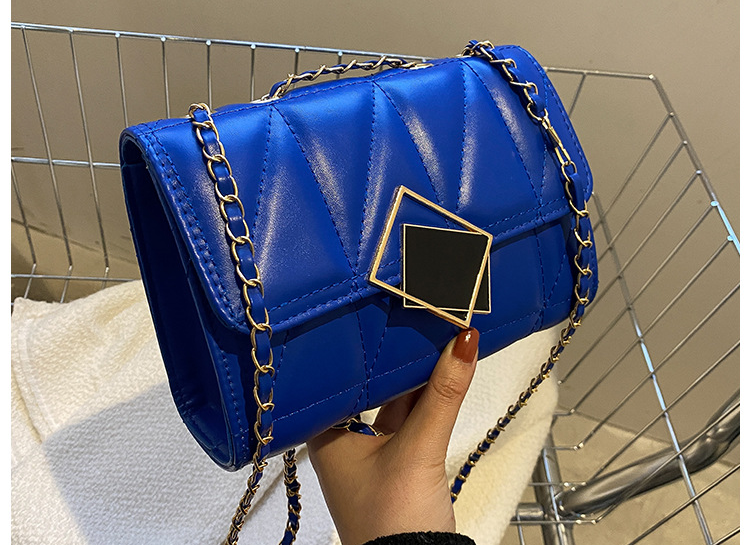 スクエアチャームバッグ