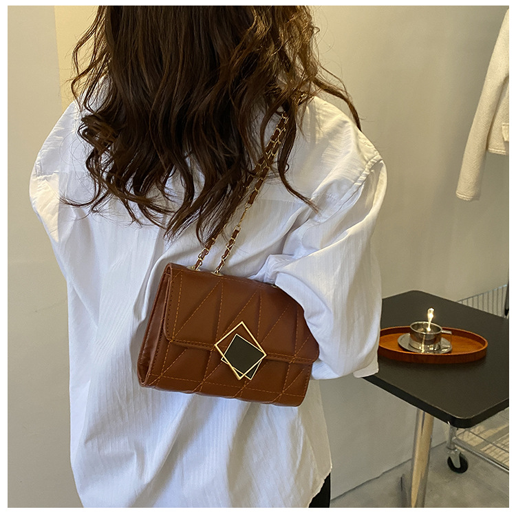 スクエアチャームバッグ