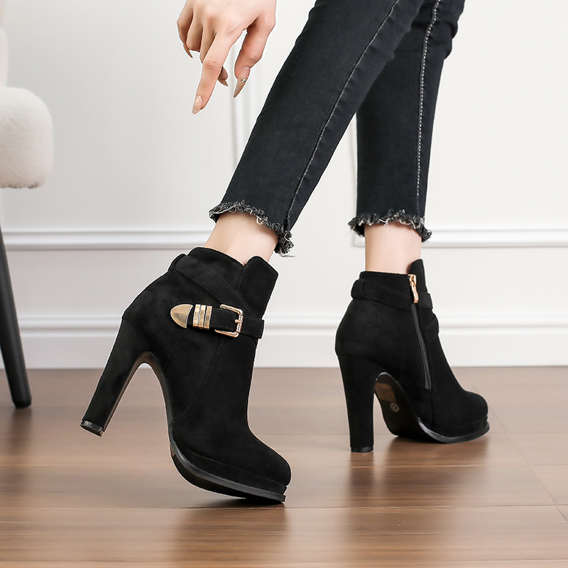 ベルトバックルショートブーツ