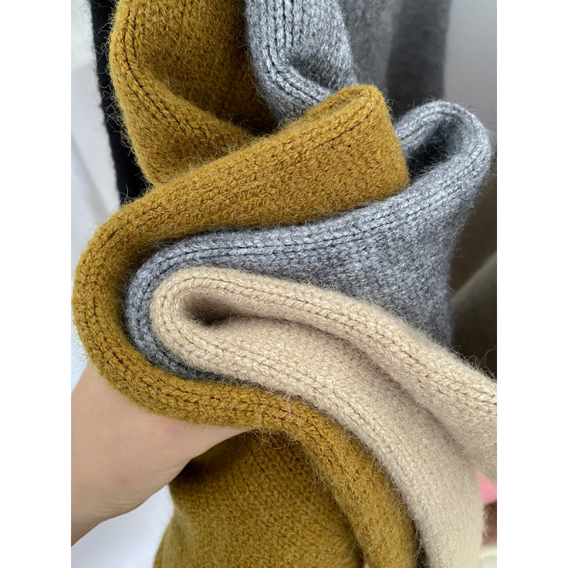 ナチュラルVネックニット