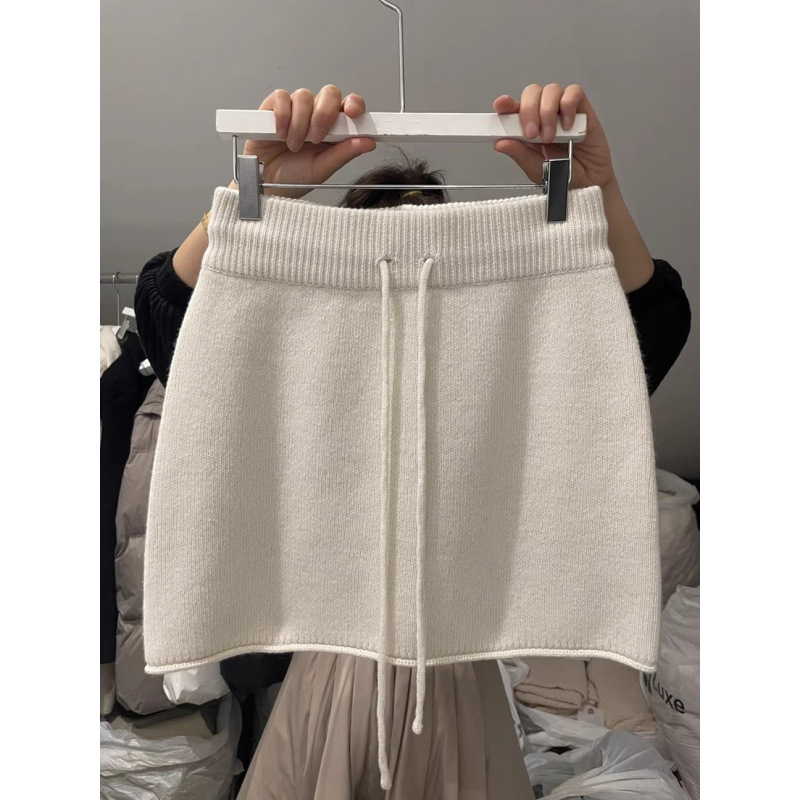 ニットミニスカート