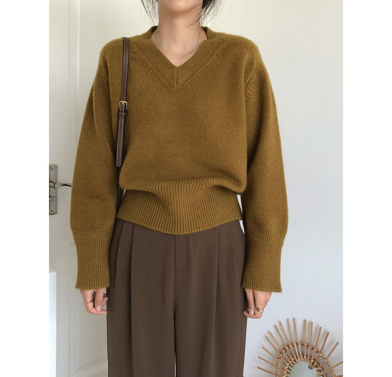 ナチュラルVネックニット