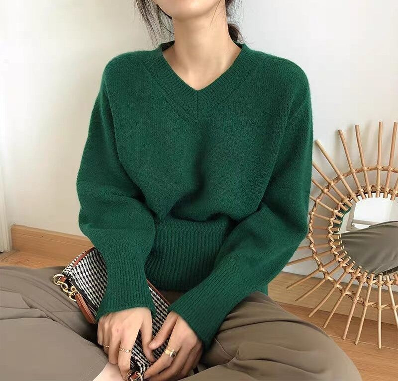 ナチュラルVネックニット