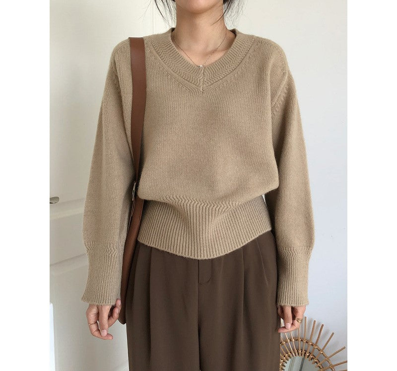 ナチュラルVネックニット