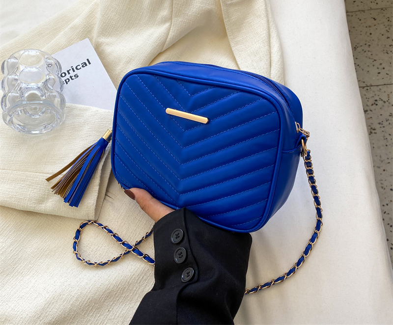 チェーンクロスボディバッグ