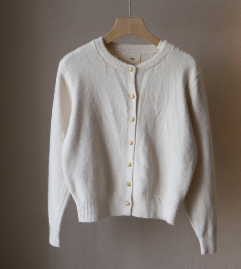 金ボタンシンプルカーディガン