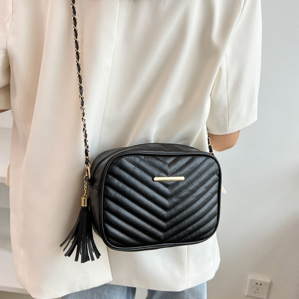 チェーンクロスボディバッグ