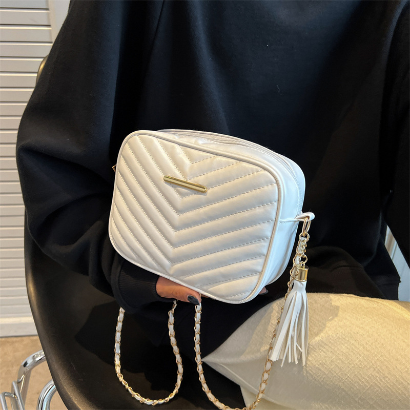 チェーンクロスボディバッグ