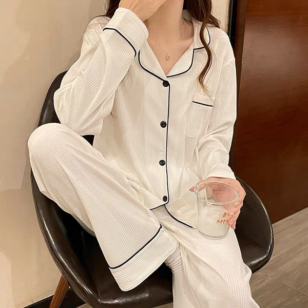 シンプルパジャマ