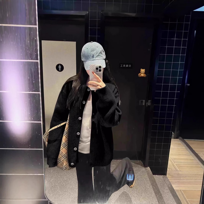 大きめボタンカーディガン