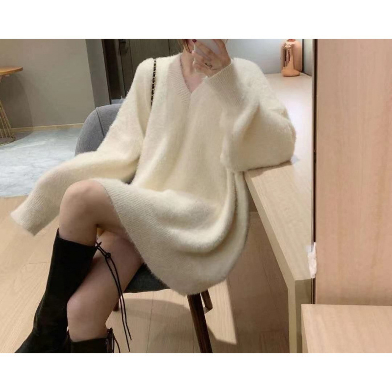 ゆったりふわふわVネックセーター