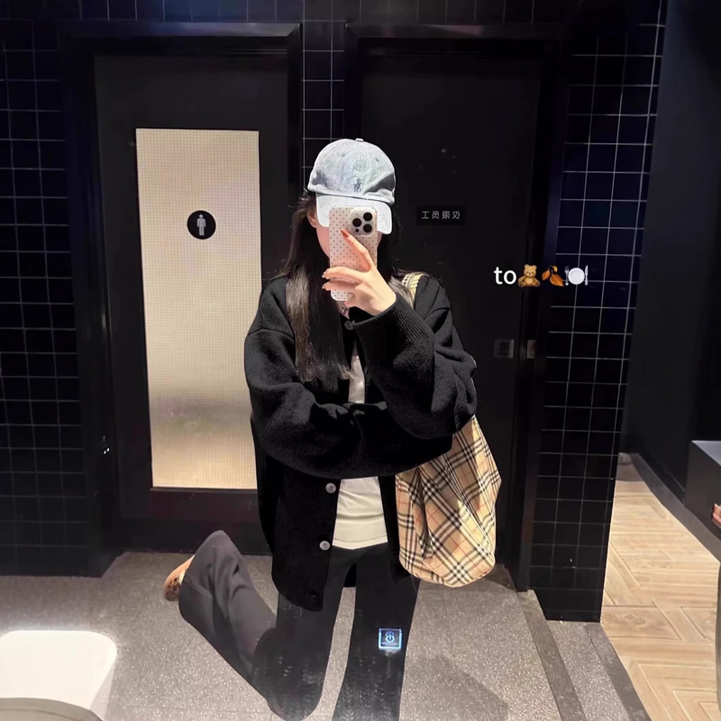 大きめボタンカーディガン