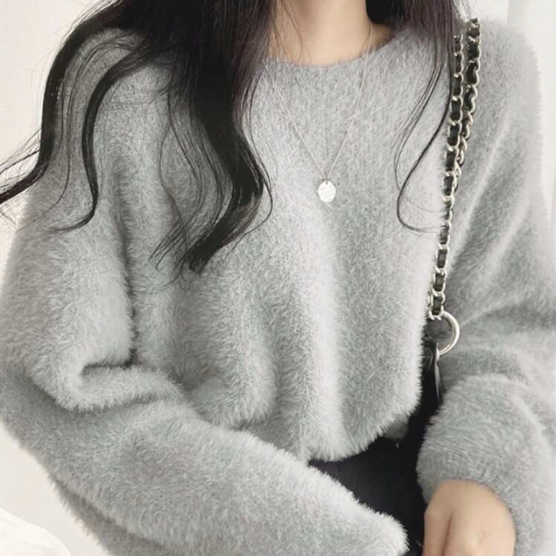 ショート丈ふわふわニット