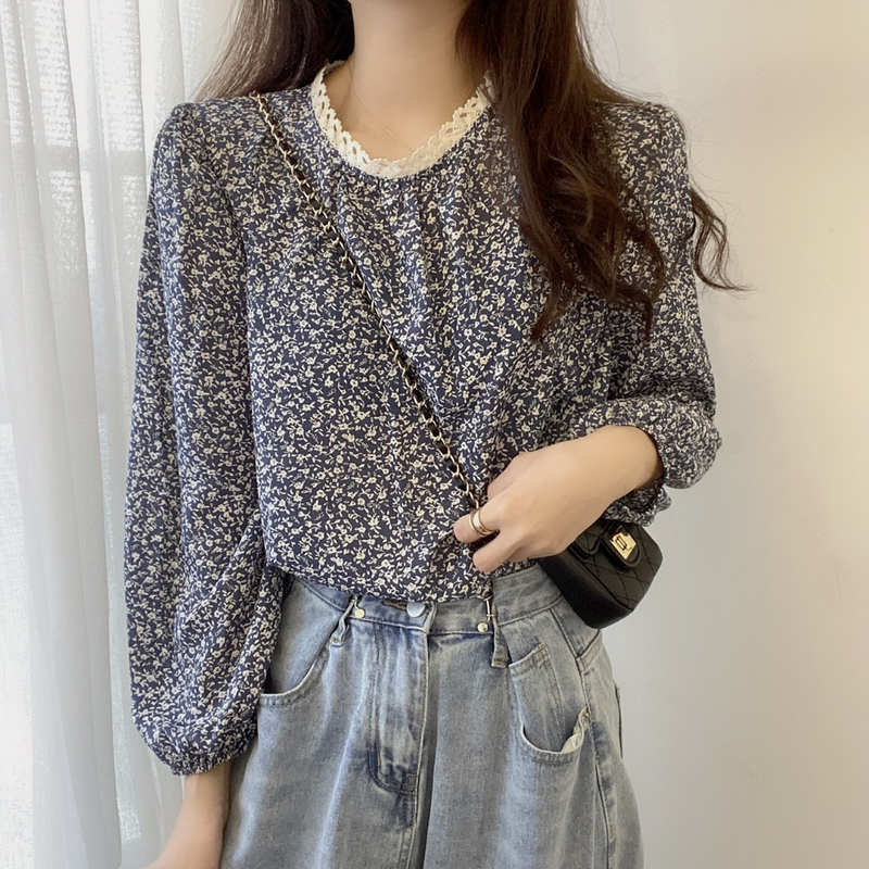小花柄ブラウス